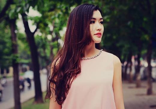 
	
	Sinh năm 1994, Đặng Phạm Phương Chi là gương măt được khá nhiều người biết tới bởi cô từng được mọi người so sánh với hoa hậu Mai Phương Thúy. Nhiều người cho rằng gương mặt cô có nhiều nét giống với cô hoa hậu nổi tiếng.