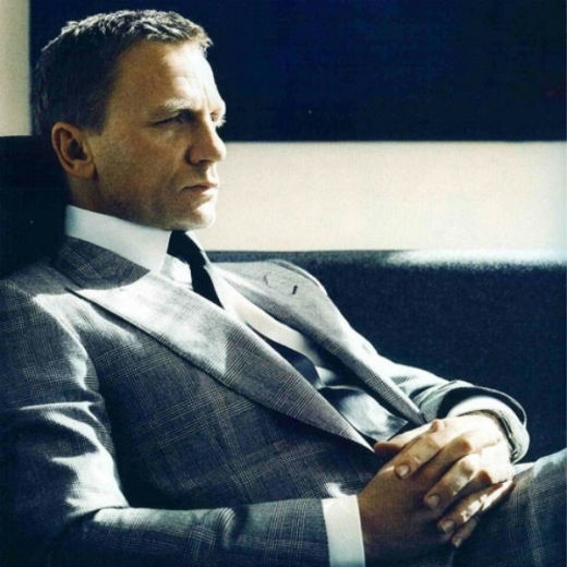 
	
	Daniel Craig