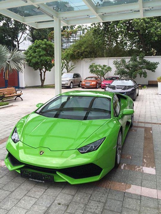 
	
	Chiếc Lamborghini Huracan màu xanh lá trị giá 16 tỷ.