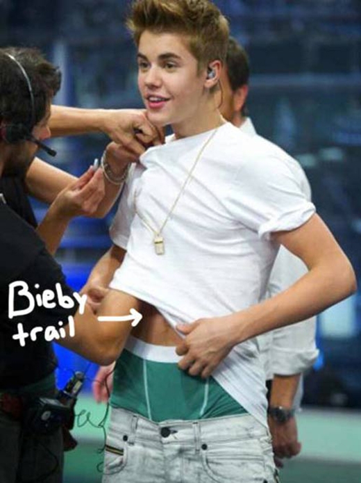 
	
	Những chiếc quần tụt nhạy cảm dường như đã làm nên thương hiệu cho Justin Bieber.