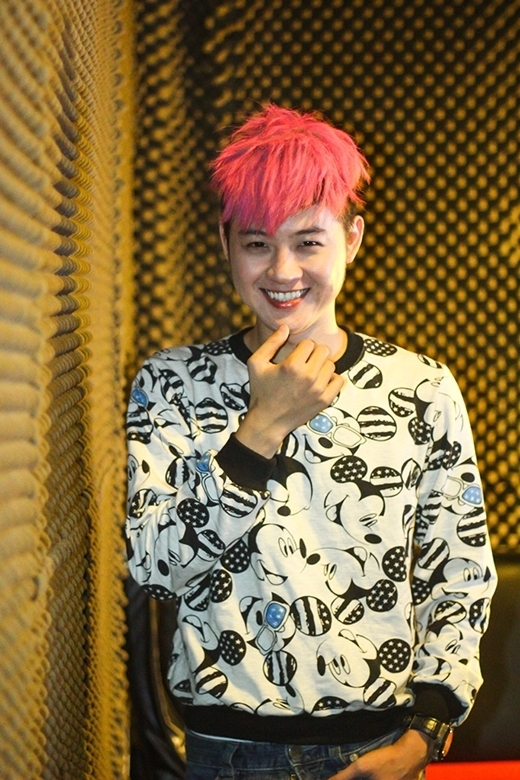 
	
	Mái tóc hồng đã làm nên thương hiệu cho Thanh Duy Idol.