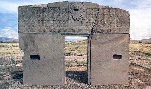 
	
	Cổng mặt trời Stonehenge là một cột đá bí ẩn cho đến ngày nay. Với chiều cao 2,75 mét và được đặt tại Bolivia, chiếc cổng này có thể là một vật quan trọng cho chiêm tinh và thiên văn học. Stonehenge xuất hiện cùng lúc với những người đầu tiên trên trái đất và người ta đang nghiên cứu vì sao cột đá lại có thể được chạm khắc tinh xảo như vậy.