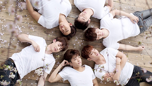
	
	2PM từng bị anti-fan tặng bó hoa tượng trưng cho sự tang tóc. Sau khi sự việc được chia sẻ, các fan của 2PM cũng không khỏi bàng hoàng.