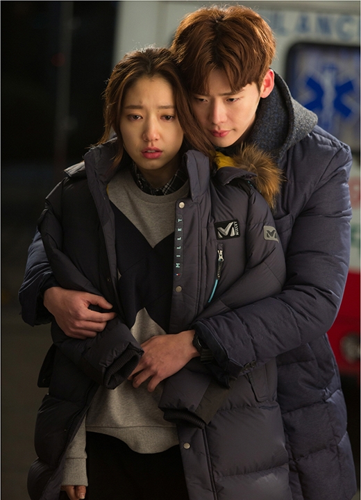 
	
	Park Shin Hye và Lee Jong Suk tình cảm trong phim Pinocchio.