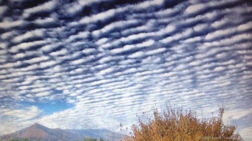 
	
	Bầu trời với những đám mây che kín, được chụp ở Canton, bang North Carolina bởi Elijah Burris và ngạc nhiên hơn, nó được chụp bằng điện thoại.