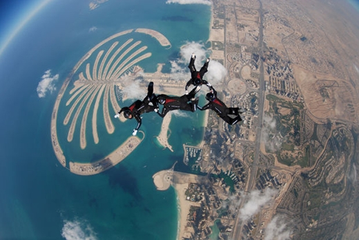 
	
	Nhảy dù trên không ở Dubai