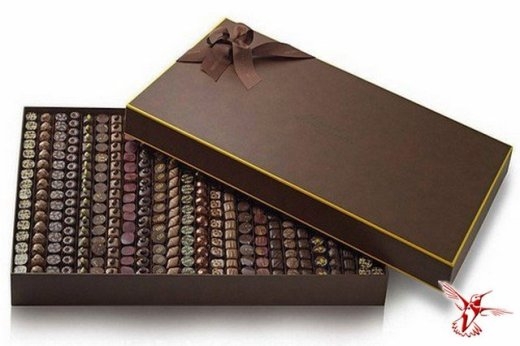 
	
	Một hãng đá quý danh tiếng đã thiết kế ra hộp kẹo sô cô la ngọt ngào đắt nhất thế giới với những viên đá quý như kim cương, ngọc lục bảo hay ngọc bích được đính trong hộp, nâng giá trị của hộp kẹo đặc biệt này lên đến nửa triệu đô la Mỹ (gần 11 tỉ đồng).