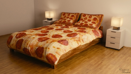 
	
	Chiếc giường hình pizza nhân xúc xích.