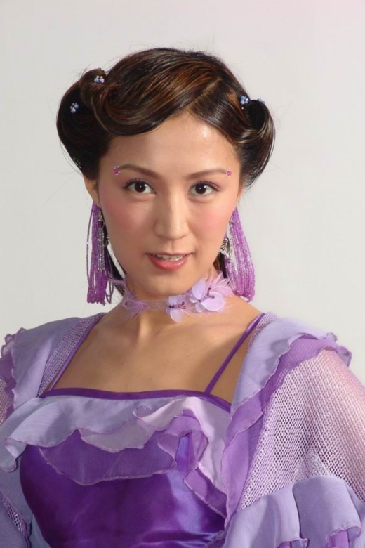 
	
	Bào Lôi không hợp với phim cổ trang, đặc biệt là khi vào vai công chúa An Bình trong Công Chúa Bướng Bỉnh. Trông cô như nam giả nữ.