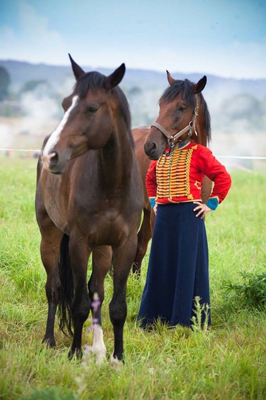 
	
	'Cô ngựa' này cũng biết cách ăn mặc đấy chứ!