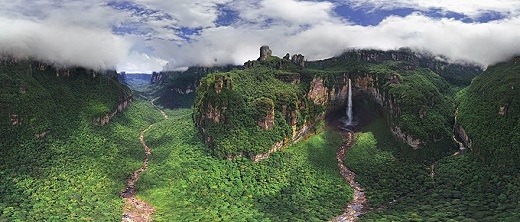 
	
	Một bức ảnh góc rộng của thác Churun-meru, Venezuela cũng phần nào phô bày vẻ đẹp hoang sơ nơi đây, đồng thời là minh chứng cho sự tài tình, khéo léo của Mẹ Thiên Nhiên.