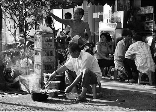 
	
	Bạn có ngửi thấy mùi thơm lừng của vỉ thịt nướng ở những hàng cơm tấm nổi tiếng Sài Gòn hay không? (Ảnh: IG minotanu)