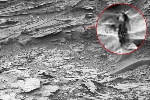 
	
	Đây là hình ảnh được ghi lại bởi robot thám hiểm của cơ quan Hàng không và Vũ trụ Mỹ - NASA. Hình ảnh gây ngạc nhiên bởi hình dáng của nó khá giống một cô gái.