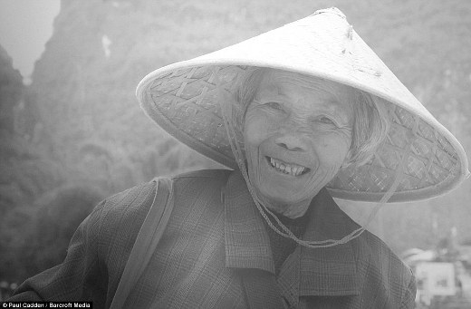 
	
	Những chi tiết trên mặt như nếp nhăn hay các sợi tóc của cụ bà ở Dương Sóc, Trung Quốc đều rất tỉ mỉ và chi tiết.