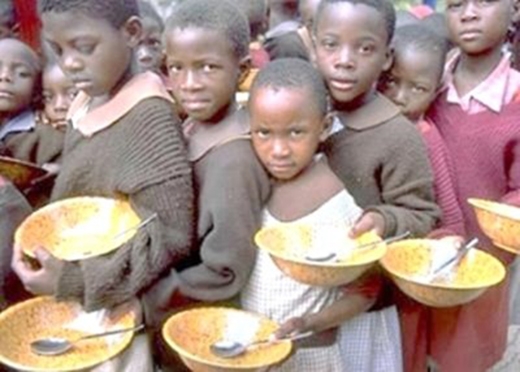 
	
	Đừng nên lãng phí thức ăn bởi vì còn biết bao nhiêu người đang chìm trong cảnh đói khát.