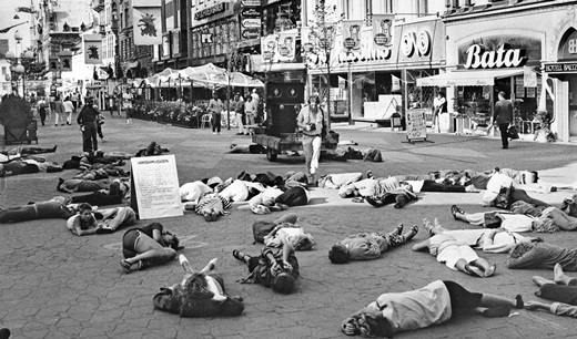 
	
	Theo ước tính, 140.000 người dân Hiroshima đã chết bởi vụ nổ cũng như bởi hậu quả của nó.