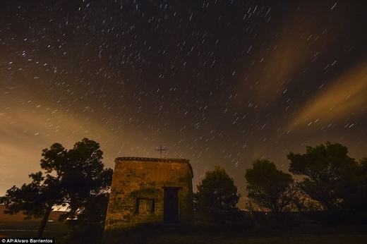 
	
	Bầu trời lí tưởng để quan sát sao băng ở Obanos, miền Bắc Tây Ban Nha.