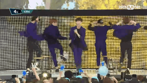 
	
	Mới đây, khi đang biểu diễn trên sân khấu ngoài trời của chương trình M Countdown, Minhyuk (BTOB) đã nhảy toạc cả đũng quần, để lộ nội y đỏ chóe bên trong. Sau khi trở thành đề tài nóng hổi trên mạng, nam thần tượng đã “đổ thừa” cho quản lí về chiếc quần lót sáng màu.