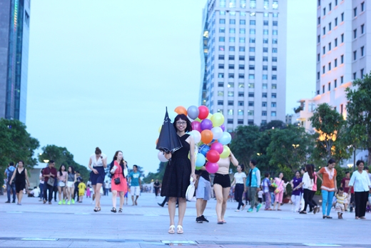 
	
	Mỹ Ngân sẽ dành tặng điều bất ngờ cho bạn trai ngay tại Quảng trường đi bộ Nguyễn Huệ.