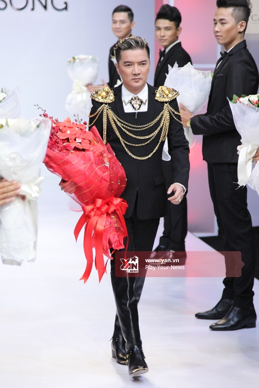 
	
	Đàm Vĩnh Hưng đảm nhận vị trí vedette cho bộ sưu tập áo cưới của người bạn thân - nhiếp ảnh gia Thành Nguyễn.