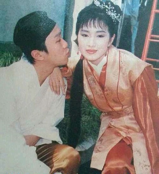 
	
	Châu Tinh Trì cố hôn 'Thu Hương' Củng Lợi.