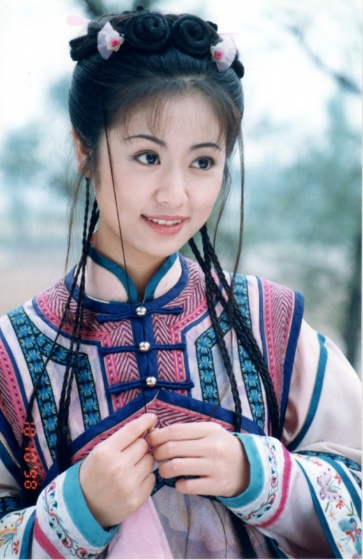 
	
	Là một trong hai nhân vật nữ chính trong Hoàn Châu Cách Cách, Hạ Tử Vi - Lâm Tâm Như cũng nhận được tình cảm của khán giả. Tuy nhiên trong khi Triệu Vy dần hướng sang mảng điện ảnh thì Lâm Tâm Như vẫn kiên trì với dòng phim truyền hình và trở thành nữ hoàng màn ảnh nhỏ. 