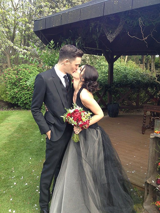
	
	Shenae Grimes kết hôn với người mẫu/nhạc sĩ Josh Beech tại vùng ngoại ô Luân Đôn vào tháng 5/2015.