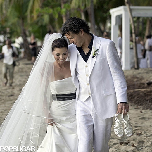 
	
	Shania Twain và Frederic Thiebaud trao nhau chiếc nhẫn kết hôn tại lễ cưới ở bãi biển Puerto Rican vào năm 2011.
