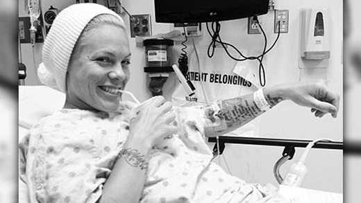 
	
	Tháng 6/2012, Pink đã chia sẻ ảnh của mình trong bệnh viện. Có vẻ như cô bị chứng đau bao tử hành hạ.