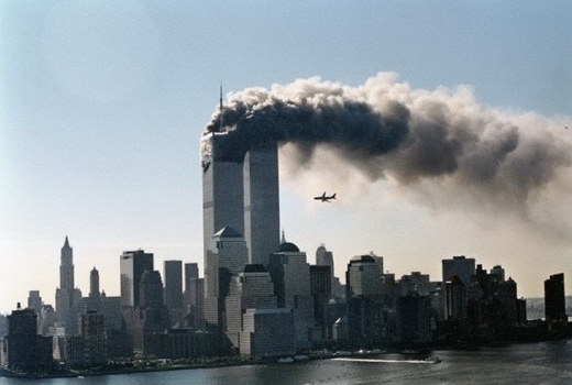
	
	Hình ảnh Tòa tháp đôi đang bị khủng bố tấn công