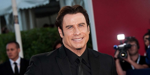 
	
	John Travolta từng rời bỏ trường trung học New Jersey để đến học diễn xuất, ca hát và khiêu vũ tại thành phố New York. Trớ trêu thay, ở tuổi 21, anh đã được chọn để vào vai một học sinh trung học trong bộ phim Welcome Back, Kotter.