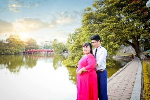 
	
	Hồ Gươm là điểm đến lí tưởng để chụp ảnh cưới của Tùng và Mai.