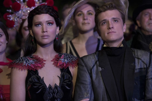 
	
	Trong bộ phim hành động viễn tưởng The Hunger Games, cặp đôi Jennifer Lawrence và Josh Hutcherson vào vai đối thủ trong một cuộc thi, tuy nhiên họ lại có tình cảm với nhau và tạo nên sự lãng mạn cho khán giả.