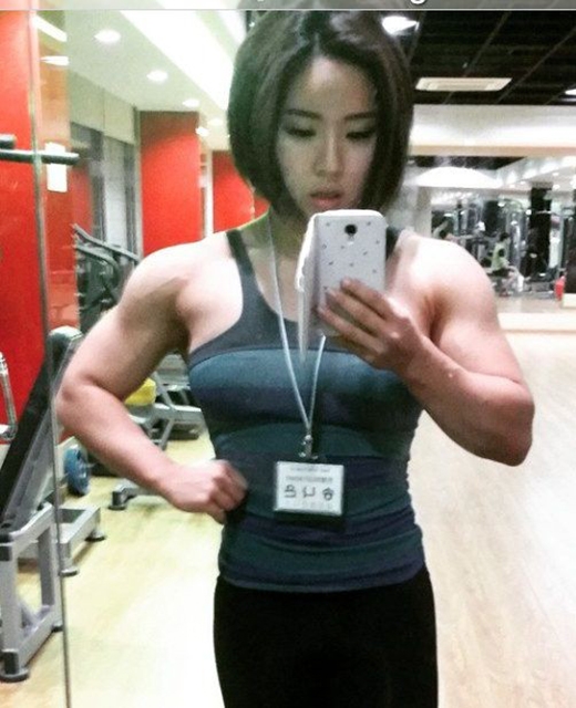 Xôn xao hình ảnh hot girl Hàn Quốc có thân hình lực sĩ