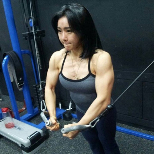Xôn xao hình ảnh hot girl Hàn Quốc có thân hình lực sĩ
