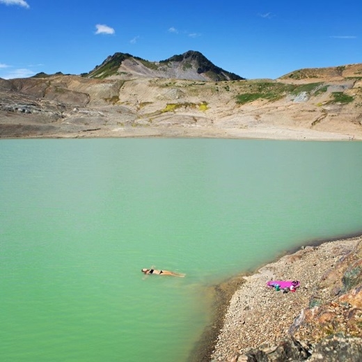
Một hồ nước hoang sơ ở bang Washington đang chờ bạn "đưa nhau đi trốn" đấy. (Nguồn IG @jordan_siemens)