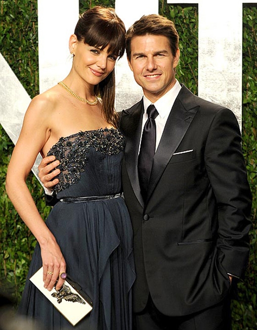 
Katie Holmes đã từng là một fan lớn của Tom Cruise. Khi bộ phim Top Gun nổi tiếng của chàng diễn viên điển trai được phát hành, Katie đã tuyên bố với các chị gái rằng một ngày nào đó cô ấy sẽ cưới Tom. Và điều đó đã trở thành hiện thực, tiếc là cuộc hôn nhân của hai người không được bền chặt.