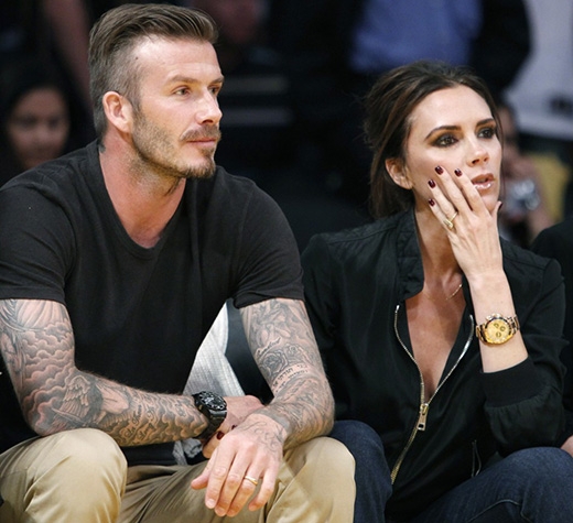 
David Beckham thần tượng Spice Girls và đặc biệt là Victoria. Vì vậy khi gặp nàng sau một trận đấu năm 1997, anh đã cố gắng biến thần tượng thành người yêu của mình. Và cuối cùng anh đã thành công, hai người kết hôn, sống hạnh phúc viên mãn bên nhau cùng 3 con trai và 1 con gái.