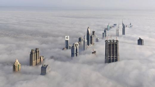 
Những tòa nhà chọc trời còn cao hơn cả mây. (Ảnh: Internet)