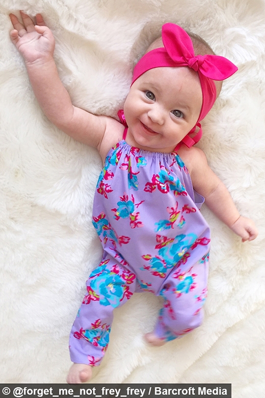 
Hiện Tiny đang làm người mẫu đại diện cho một nhãn hàng thời trang em bé. (Ảnh: Instagram)