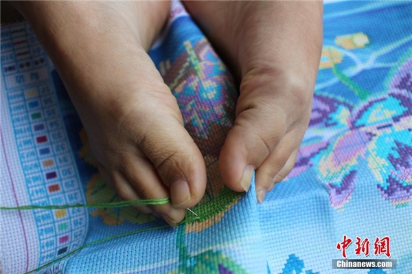 
Đôi bàn chân kì diệu của Vương Hương