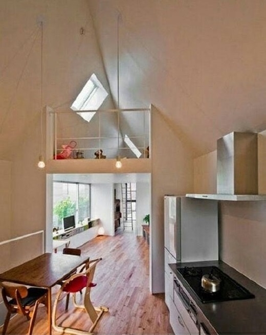 
Tận dụng một cách thông minh và hợp lí mọi khoảng không gian trống của ngôi nhà, kiến trúc sư đã khéo léo kết hợp gác xép với bếp ăn vào cùng một chỗ. (Nguồn: 9gag)