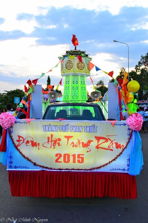 
Lễ hội rước đèn truyền thống của thành phố Phan Thiết thường được tổ chức vào khoảng ngày 14 hoặc 15/8 âm lịch. 
