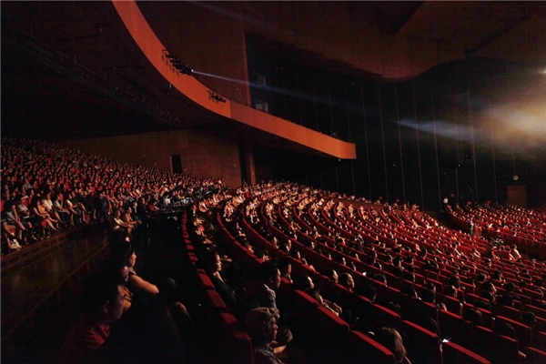 
Khán phòng hơn 4.000 chỗ ngồi được lấp kín không còn ghế trống trong live concert Đêm tình nhân 2. - Tin sao Viet - Tin tuc sao Viet - Scandal sao Viet - Tin tuc cua Sao - Tin cua Sao