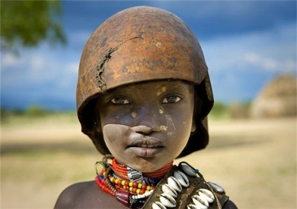 
Ethiopia: Một đứa trẻ của bộ tộc Erbore.