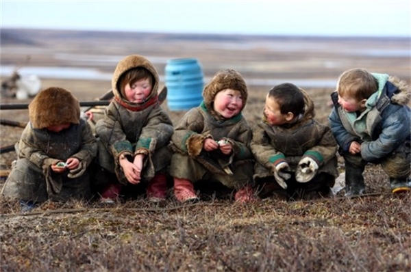 
Trẻ em sống trong vòng Bắc Cực. Tazov Peninsula, Nga.