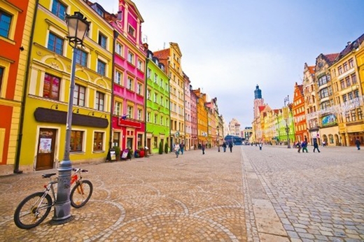 
Wroclaw, Ba Lan: Vốn là một trong những thành phố lộng lẫy nhất Ba Lan, nơi đây còn được biết đến là một địa điểm thu hút khách du lịch vô cùng lớn với hàng trăm cây cầu trong thành phố.