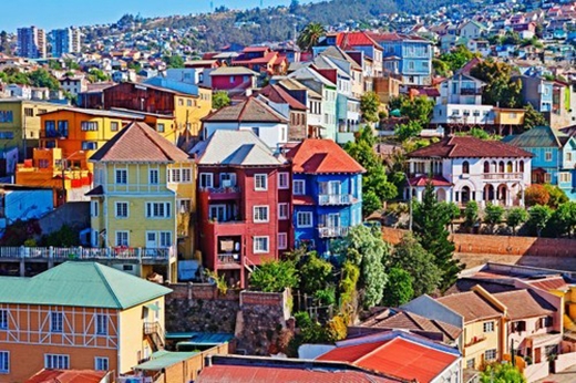 
Valparaiso, Chile: Thành phố cảng này là trung tâm lịch sử của Chile, với rất nhiều viện bảo tàng, nhà thờ và các tòa nhà cổ. Những bức tường màu sắc thể hiện sự sáng tạo của người dân nơi đây.