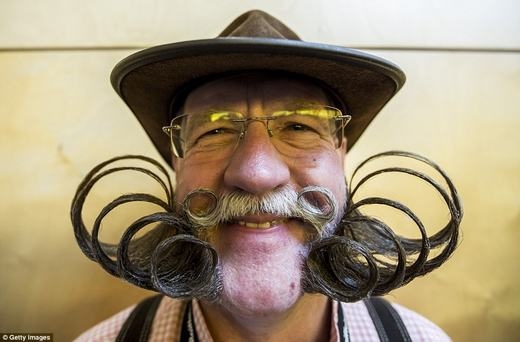 
Lịch lãm với bộ râu xoắn nhiều vòng, nhưng khi đi ngủ thì sao nhỉ? (Ảnh: Getty Images)