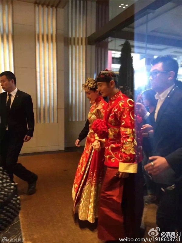 Huỳnh Hiểu Minh và AngelaBaby rạng rỡ trong trang phục cưới truyền thống
